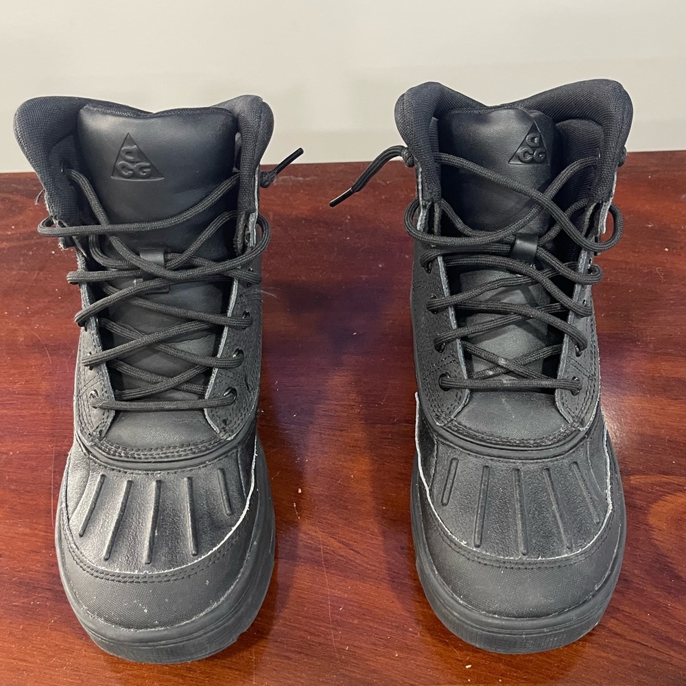 Nike black wood side 2 High boots size 4.5 - Picture 2 of 5